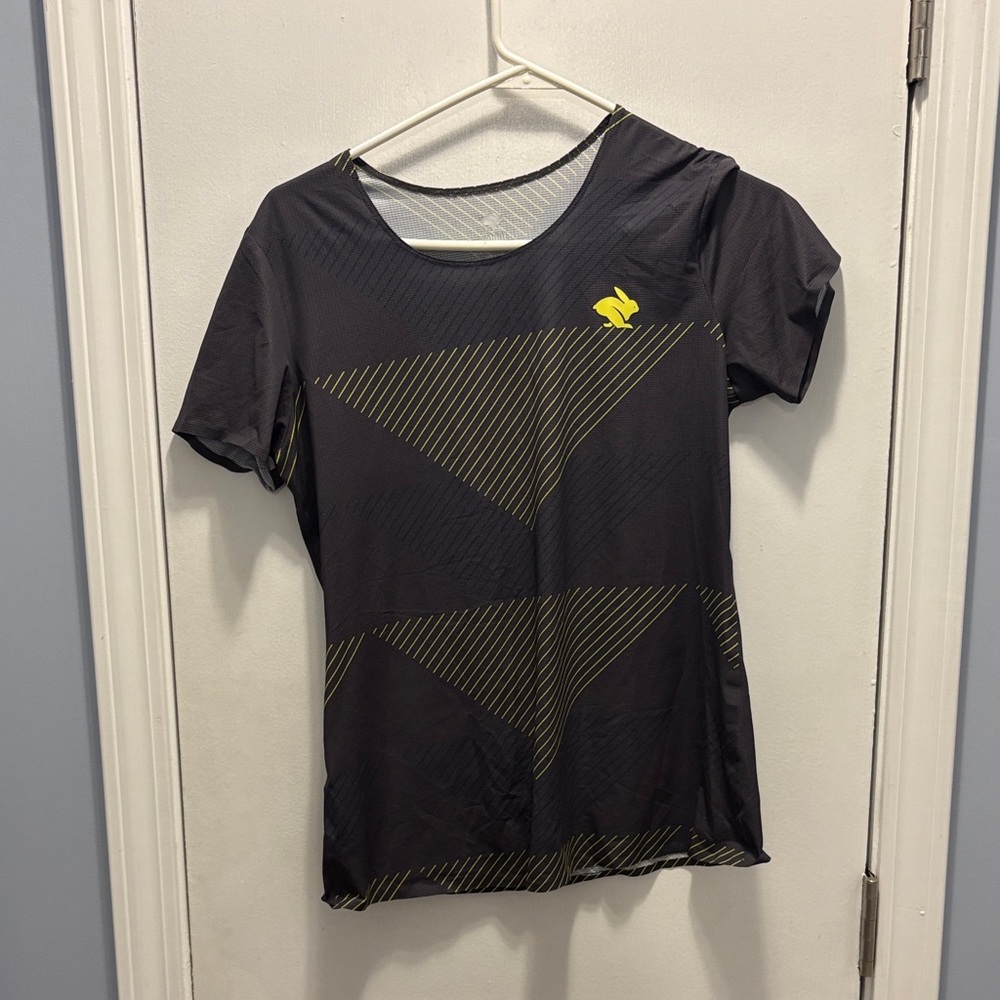 Rabbit Running top size medium